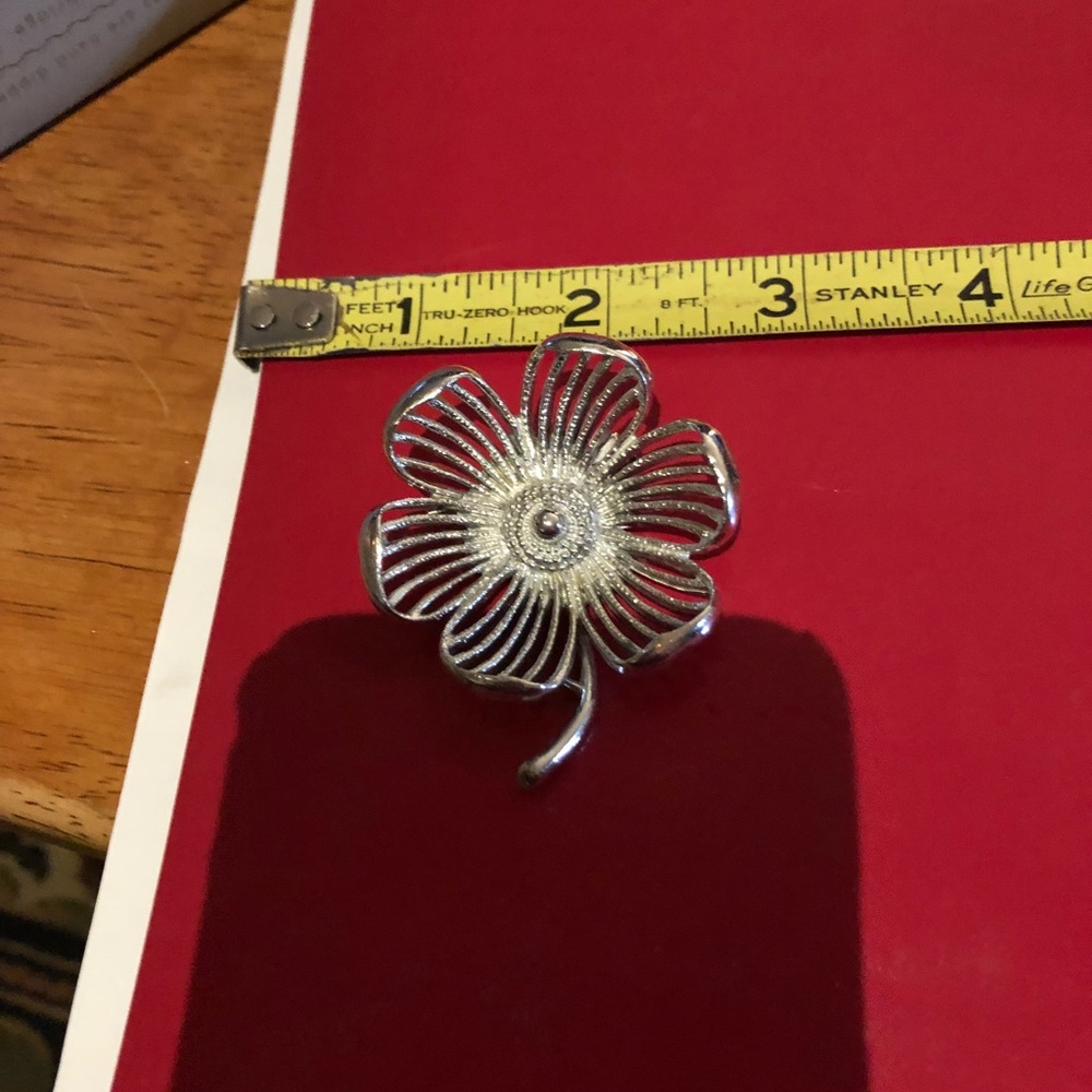 Silver Flower pin / brooch
